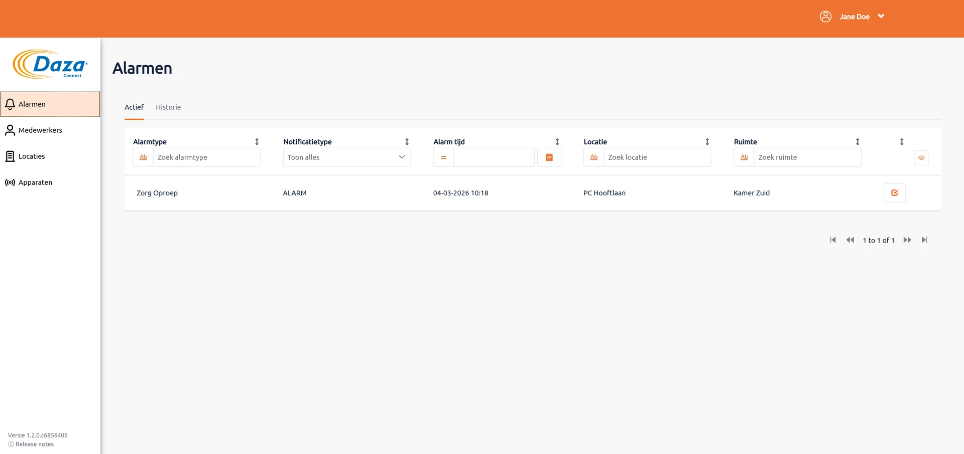 Daza Connect web portal: central alarm overview with filters by type and location